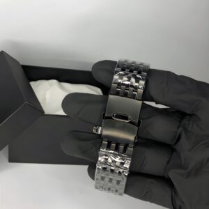 Emporio Armani – Classic Stainless Steel Watch with Grey Dial & Sleek Design - Image 4